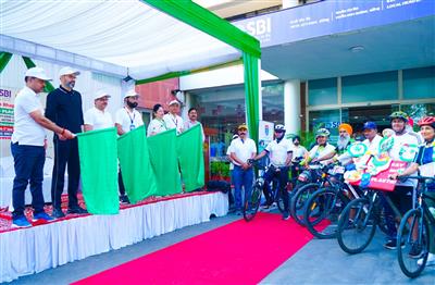 Desh Bhagat Radio in collaboration with State Bank of India organised a Cyclothon on environment day