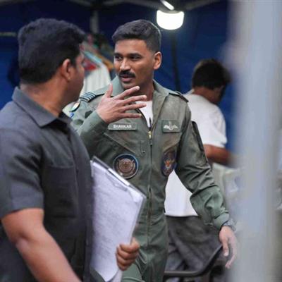 धनुष ने 'तेरे इश्क में' के लिए छोटे बाल और मूंछों में अपना नया अवतार दिखाया