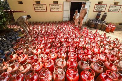 India delivers LPG to over 33 crore consumers after booking within hours: Hardeep Puri