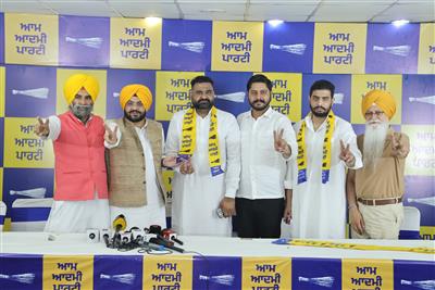 ਅੰਦਰੂਨੀ ਕਲੇਸ਼ ਅਤੇ ਗੁੱਟਬਾਜ਼ੀ ਤੋਂ ਤੰਗ ਆ ਕੇ ਕਾਂਗਰਸ ਛੱਡ ‘ਆਪ’ ’ਚ ਵਾਪਸ ਆਏ ਕੌਂਸਲਰ ਸਨੀ ਮਾਸਟਰ