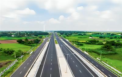 पिछले 10 वर्षों में भारत में परिवहन अवसंरचना में आमूलचूल परिवर्तन देखने को मिला है