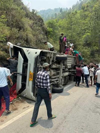 Bus en route to Kedarnath overturns in Tehri; 3 critical