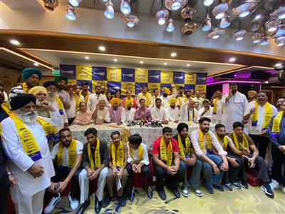 Punjab AAP President Aman Arora, Working President Shery Kalsi, and Cabinet Minister Harbhajan Singh ETO Welcome All Leaders to the Party