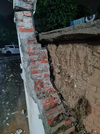 मध्य प्रदेश: ग्वालियर में आंधी के दौरान मकान की दीवार गिरने से तीन लोगों की मौत
