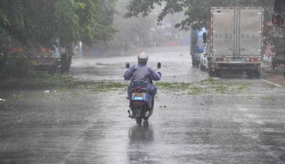 मध्य वियतनाम में तूफ़ान वुटिप के कारण तीन लोगों की मौत