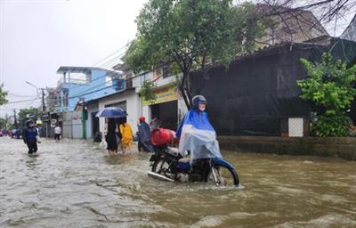 वियतनाम में तूफ़ान वुटिप के कारण सात लोगों की मौत