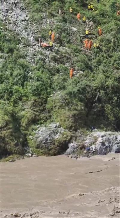 One dead, 10 missing as bus plunges into river in Uttarakhand