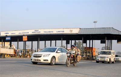 वायरल रिपोर्ट के बीच नितिन गडकरी ने कहा, दोपहिया वाहनों के लिए कोई टोल प्रस्तावित नहीं है