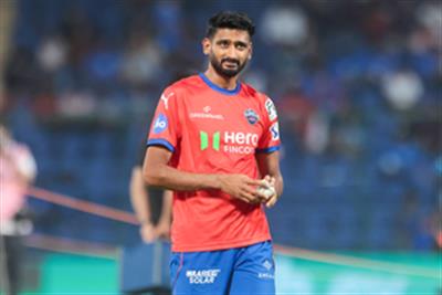 एसेक्स ने काउंटी चैंपियनशिप और वन-डे कप खेलों के लिए खलील अहमद को सीज़न के अंत तक अनुबंधित किया