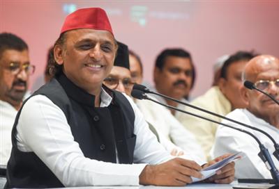 अखिलेश यादव ने मनाया जन्मदिन, कांग्रेस नेता राहुल गांधी, खड़गे ने दी बधाई
