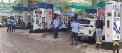 राष्ट्रीय राजधानी में ओवरएज वाहनों पर ईंधन प्रतिबंध से दिल्लीवासियों की मिली-जुली प्रतिक्रियाएँ