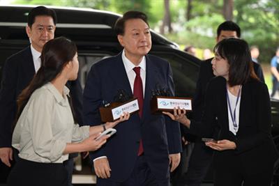 South Korean ex-President Yoon to appear for special counsel questioning Saturday: Lawyers
