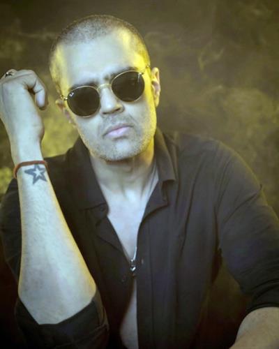 Maniesh Paul to play a villain in Karan Johar’s next, Actor’s new bald look sparks buzz