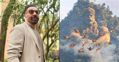 रामायण में भगवान हनुमान की भूमिका निभाने पर सनी देओल: ‘एक ऐसी कहानी का हिस्सा बनकर सम्मानित महसूस कर रहा हूँ जिसने पीढ़ियों को आकार दिया है’