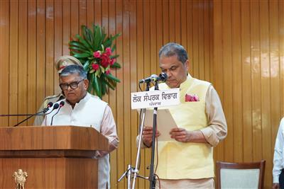 संजीव अरोड़ा ने पंजाब के कैबिनेट मंत्री के रूप में शपथ ली