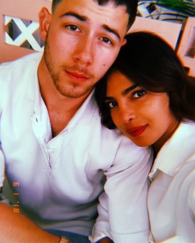 Priyanka Chopra’s tangled hair gets the sweetest fix from Nick Jonas