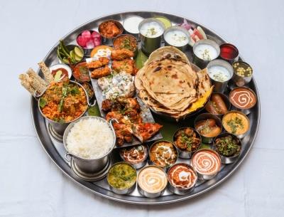 जून में महंगाई कम होने से घर में पकाए गए शाकाहारी और मांसाहारी थाली सस्ते हुए