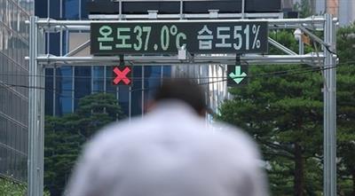 Seoul posts record temperature of 37.7 degrees Celsius, hottest day in 117 years
