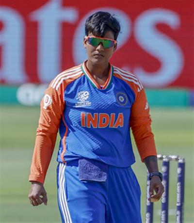 Deepti Sharma closes in on becoming top-ranked T20I bowler