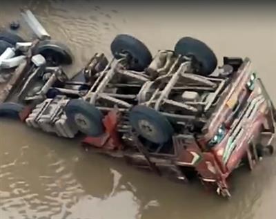 Vadodara bridge collapse: Death toll rises to 9, PM Modi expresses grief