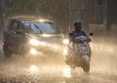 Delhi-NCR hit by sudden downpour, waterlogging triggers traffic chaos