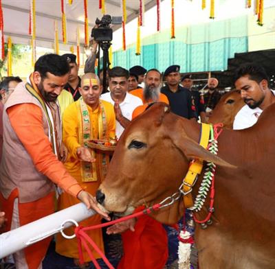 ਹਰਿਆਣਾ ਦੇ ਮੁੱਖ ਮੰਤਰੀ ਨੇ ਦਿਵਿਆ ਜਯੋਤੀ ਜਾਗ੍ਰਿਤੀ ਸੰਸਥਾਨ ਦਾ ਦੌਰਾ ਕੀਤਾ, ਗੁਰੂ ਪੂਰਨਿਮਾ ਵਿੱਚ ਹਿੱਸਾ ਲਿਆ