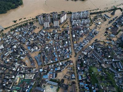 चीन में भारी बारिश के बीच दो लोगों की मौत, 7200 से ज़्यादा लोगों को निकाला गया