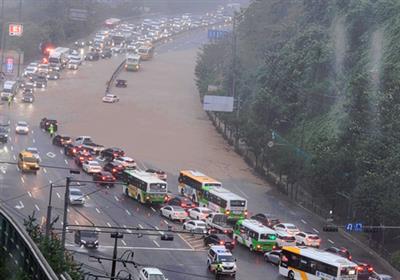 दक्षिण कोरिया: मूसलाधार बारिश से चार लोगों की मौत, दो लापता, 5,600 से ज़्यादा लोगों को निकाला गया