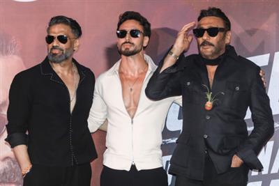 'हंटर सीज़न 2' के ट्रेलर लॉन्च के दौरान टाइगर श्रॉफ ने पिता जैकी श्रॉफ को सरप्राइज दिया