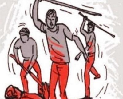 इंदौर में 'दुर्व्यवहार' को लेकर महिलाओं समेत भीड़ ने पुलिसकर्मी पर हमला किया