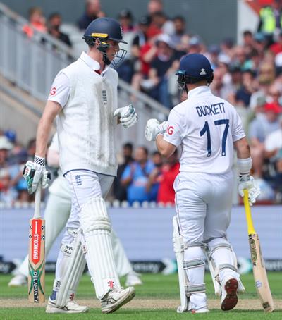 4th Test: Duckett and Crawley take England to a rapid 77/0, trail India by 281 runs
