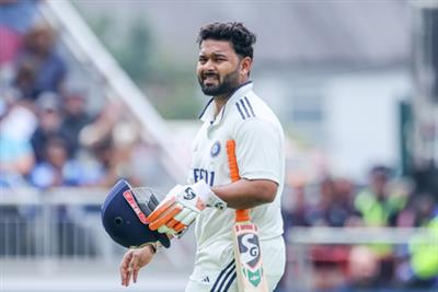 पूर्व इंग्लैंड क्रिकेटर डेविड लॉयड ने पंत पर अपनी चोट का फायदा उठाने का आरोप लगाया