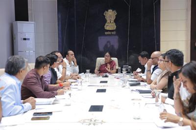 Delhi CM reiterates focus on enhancing bed capacity in hospitals