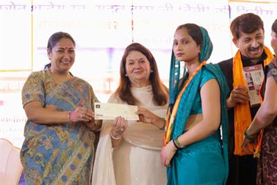Delhi CM Rekha Gupta greets 201 working women on getting interest-free loans