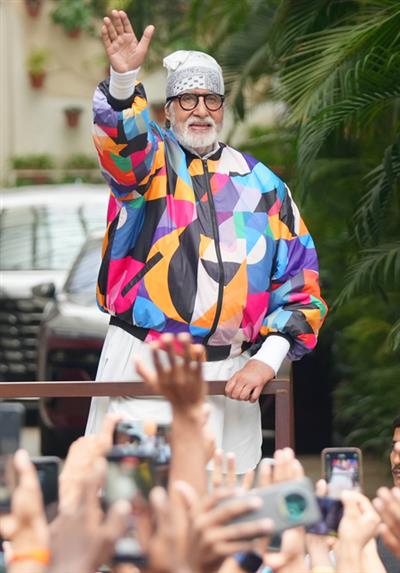 Big B shares picture of ‘preserved’ ‘Sholay’ ticket, reveals Rs. 20 was the price