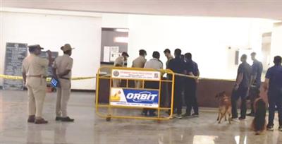 बेंगलुरु के भीड़भाड़ वाले बस स्टॉप पर विस्फोटक सामग्री रखने के आरोप में तीन लोग गिरफ्तार