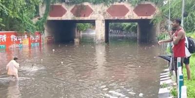 Heavy rainfall in Delhi brings widespread waterlogging, traffic chaos