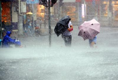 38 killed, trains suspended as heavy rain lashes China