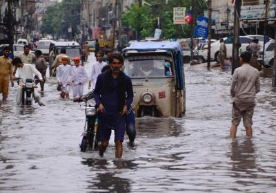 पाकिस्तान में मूसलाधार बारिश ने 140 बच्चों समेत 299 लोगों की जान ले ली
