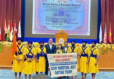 ਸ੍ਰੀ ਗੁਰੂ ਗ੍ਰੰਥ ਸਾਹਿਬ ਵਰਲਡ ਯੂਨੀਵਰਸਿਟੀ ਦੇ ਵਿਦਿਆਰਥੀਆਂ ਨੇ ਇੰਟਰਨੈਸ਼ਨਲ ਫੋਕਲੋਰ ਫੈਸਟੀਵਲ ਵਿੱਚ ਦਿਖਾਏ ਗਤਕਾ ਦੇ ਜੰਗਜੂ ਕਰਤੱਵ