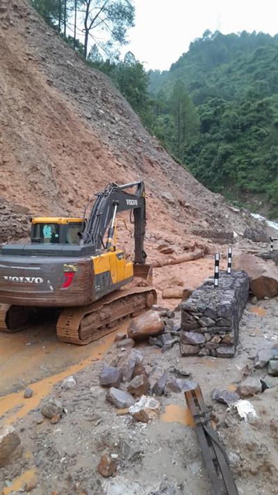 उत्तराखंड में मूसलाधार बारिश के कहर के कारण केदारनाथ यात्रा रोकी गई, स्कूल बंद