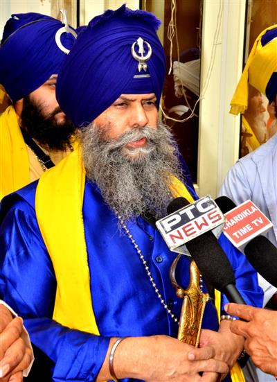 ਡੇਰਾ ਮੁਖੀ ਨੂੰ ਬਾਰ-ਬਾਰ ਫਰਲੋ ਦੇਣੀ ਸਰਾਸਰ ਗਲਤ : ਬਾਬਾ ਬਲਬੀਰ ਸਿੰਘ 96 ਕਰੋੜੀ