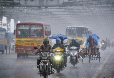 Heavy rain with thundershowers to continue in South Bengal: Met office