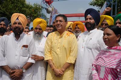During a Massive Rally in Majitha, Dozens of Sarpanches Join Aam Aadmi Party