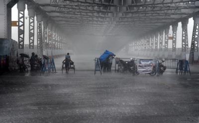 Scattered rain in south Bengal, heavy showers to lash north Bengal till Thursday