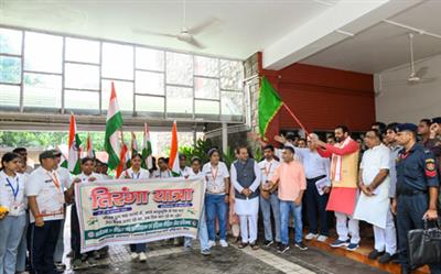 हरियाणा के मुख्यमंत्री ने चंडीगढ़ से छात्राओं के नेतृत्व में 'तिरंगा यात्रा' को हरी झंडी दिखाई