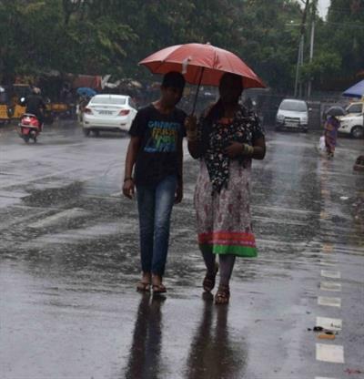 भारी बारिश की चेतावनी के मद्देनज़र तेलंगाना के पाँच ज़िलों में स्कूल बंद