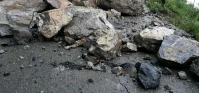 Srinagar-Jammu national highway shut after heavy rain, shooting stones
