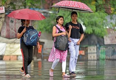 तटीय आंध्र प्रदेश में भारी बारिश, बंगाल की खाड़ी में निम्न दबाव का क्षेत्र और तेज़ होने की संभावना