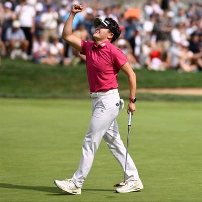 Rookie Iwai leads by two strokes at Canadian Women's Open